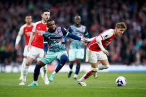 Arsenal "preživeo" Brentford i svog golmana, zaseo na čelo tabele i mirno čeka sutrašnji derbi!